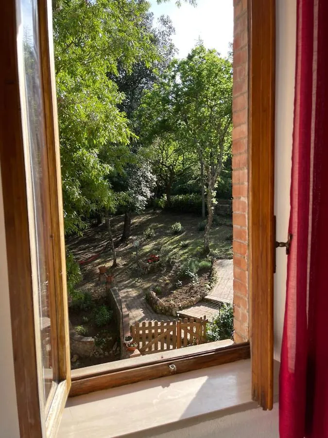 Villa Lilia By Let Siena Panzió