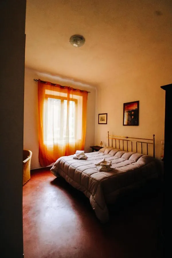 Villa Lilia By Let Siena Panzió