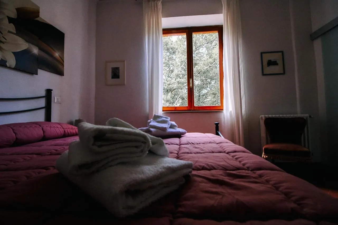 Villa Lilia By Let Siena Panzió